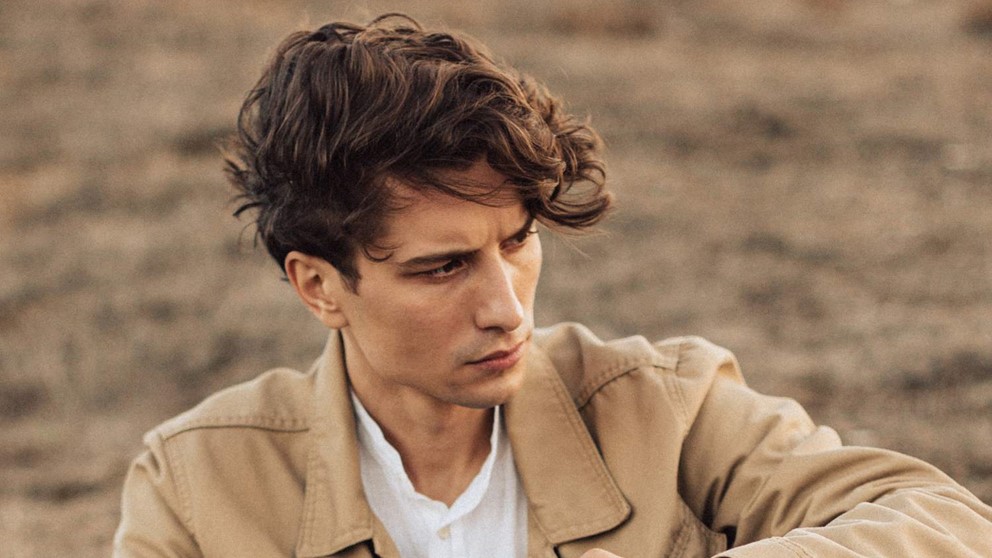 Best Haircuts for Men with Wavy Hair