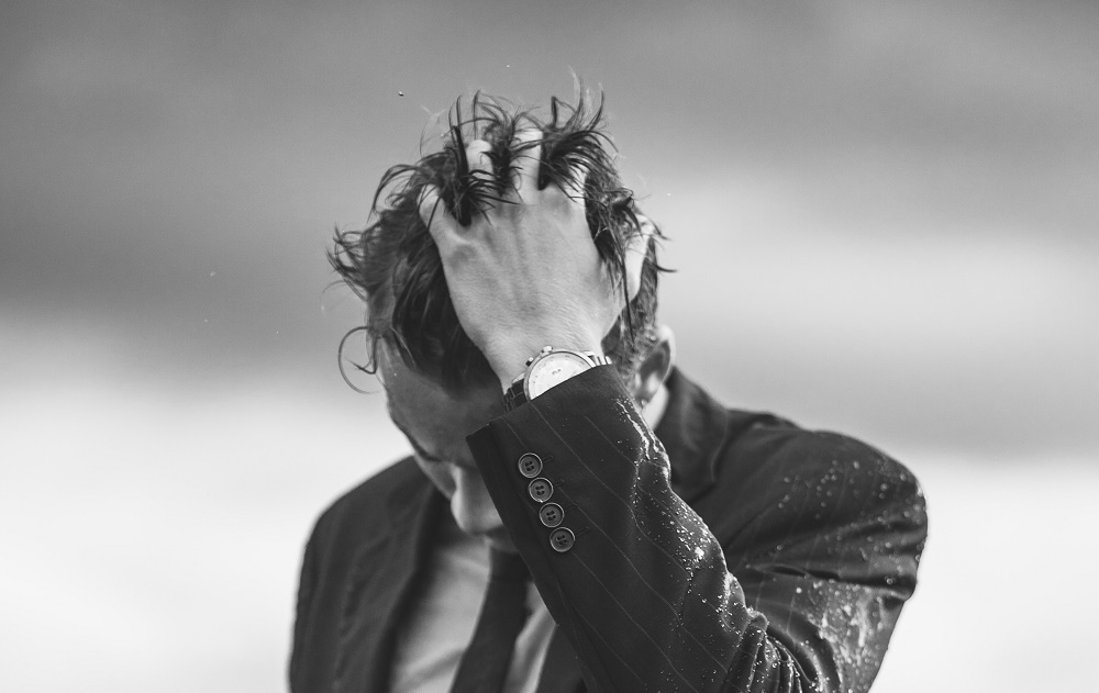How to avoid greasy hair for men?
