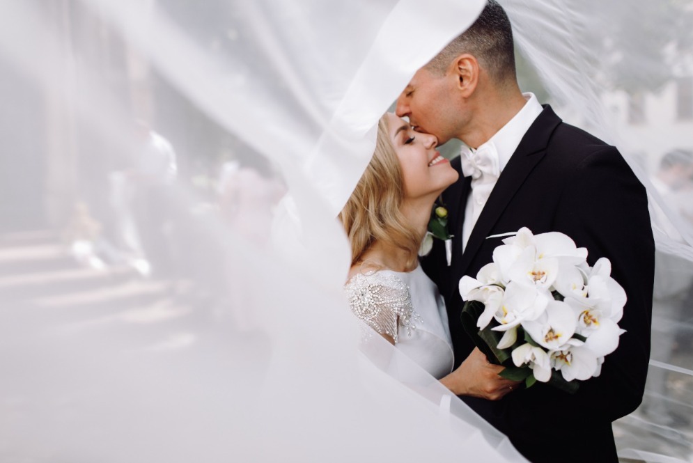 Say ‘I do’ to Get Groomed: Hiring a mobile barber for your wedding
